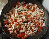 Foto del paso 2 de la receta: Arroz con pollo y champiñón🍗🍄