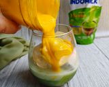 Foto langkah ke 5 dari resep Matcha Mango Smoothie dengan Krim Matcha.