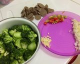 Foto langkah ke 1 dari resep Tumis brokoli dan bakso 🥦🥦.