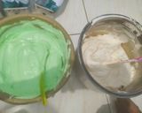 Foto langkah ke 6 dari resep Kue Bolu Lapis Kukus Pandan.
