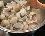 Foto del paso 3 de la receta: Almejas a la portuguesa
