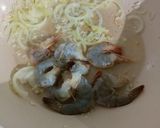 Foto langkah ke 2 dari resep Cah Sayur Kembang Kol dan Udang.