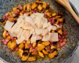 Foto del paso 3 de la receta: Champiñones guisados con calamares, gambas y jamón
