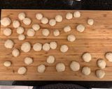 A picture of step 8 of Rose Bun pav.