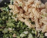 Foto del paso 4 de la receta: Ensalada de brócoli con fideos y pollo!!!