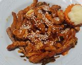 รูปขั้นตอนการทำที่ 3 ของ หมูผัดกิมจิ ซอสไก่ทอด