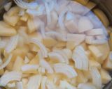 Hagymás, zöldfűszeres krumplipüré recept fázis 2 fotója