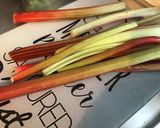 Une image de l'étape 2 de Compote de rhubarbe et pêches de vigne à la vanille.