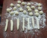 Foto del paso 7 de la receta: Pan con grasa o "cuernitos" de queso