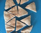 A picture of step 1 of Pitta Bread Crisps.