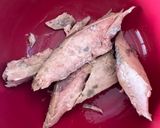 Foto langkah ke 1 dari resep Sambal Tongkol Suwir Belimbing Wuluh.