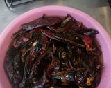 Foto del paso 3 de la receta: Salsa de huevo con chile guajillo
