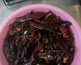 Foto del paso 3 de la receta: Salsa de huevo con chile guajillo