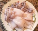 Foto del paso 1 de la receta: Calamarçets i butifarra amb mongetes (chipirones y botifarra con judías)