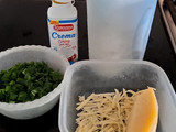 Carne al horno con papás y salsa de verdeo