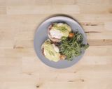 A picture of step 5 of Eggs Benedict.