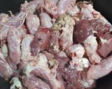 Foto del paso 1 de la receta: Guiso de arroz 🍚 reciclando los menudos de pollo 🐥