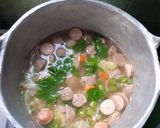 Foto langkah ke 4 dari resep Sup Bakso Sosis.