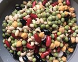 Foto del paso 2 de la receta: Sopa de frijoles mixtos
