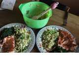 Foto del paso 16 de la receta: Salmón ahumado con ensalada de pasta y espinaca