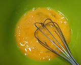 Foto langkah ke 4 dari resep Puding Custard Karamel Kukus Simpel dan Mudah.