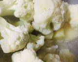 Foto del paso 1 de la receta: COLIFLOR CON ACEITUNAS Y SALSA BLANCA GRATINADO🤩😋🤗👏