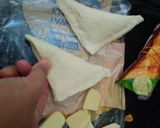 Foto langkah ke 4 dari resep Roti Tawar Goreng (isi meses keju).