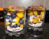 Foto del paso 5 de la receta: Copa de merenguitos con frutas
