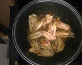 A picture of step 1 of Grill chicken wings with rice broth.