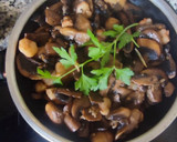 Foto del paso 4 de la receta: Champiñón al ajillo con gambas