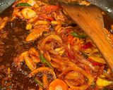 Gambar langkah 3 resipi Sambal ikan sardin simple.