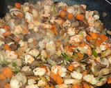 Foto del paso 4 de la receta: Lasaña con gambón, langostinos y setas