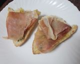 Foto del paso 1 de la receta: Tostas rústicas de jamón serrano, queso fresco y tomate cherry al ajillo