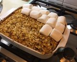Foto del paso 6 de la receta: Postre de manzana y nuez con base de galleta y cubierta de marshmallow