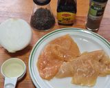 Foto del paso 1 de la receta: Pechugas encebolladas fáciles