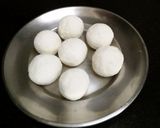 A picture of step 11 of Spongy Khushbudaar Rasgulle.