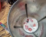 A picture of step 2 of Strawberry creamy smoothie.