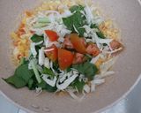 Foto langkah ke 4 dari resep Indomie Goreng Nyemek.
