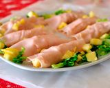 Foto del paso 5 de la receta Canutillos de pechuga de pavo con langostinos y piña