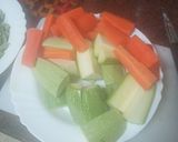 Foto del paso 3 de la receta: Pechuga de pollo adobada al ajillo a la plancha con menestra de verduras y papas cocidas