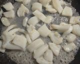 Foto del paso 1 de la receta: Arroz con sepia, setas y espinacas