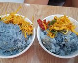 Hình bước làm 4 của món Xôi đậu biếc ăn với khô gà lá chanh nấu bằng nồi cơm điện