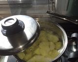Foto del paso 1 de la receta: Puré con carnes salteadas