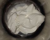 A picture of step 5 of Chocolate filled vanilla cupcakes.
