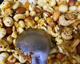 A picture of step 8 of Makhana chiwda.