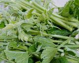 Hình bước làm 1 của món Khoai tây xào đọt bí