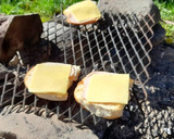 Foto del paso 1 de la receta: Tostadas a la parrilla con jamón y queso