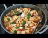 Foto langkah ke 4 dari resep Seblak seafood.