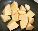 Hình bước làm 2 của món Cà ri gà