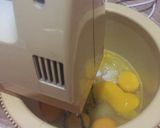 Foto langkah ke 2 dari resep Bolu Kukus Tapai Singkong.